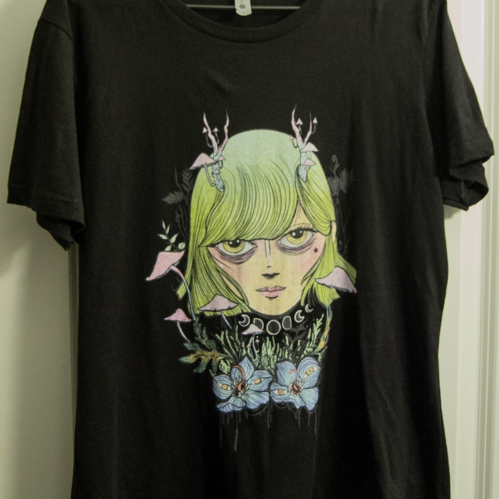 Mushroom lady tee